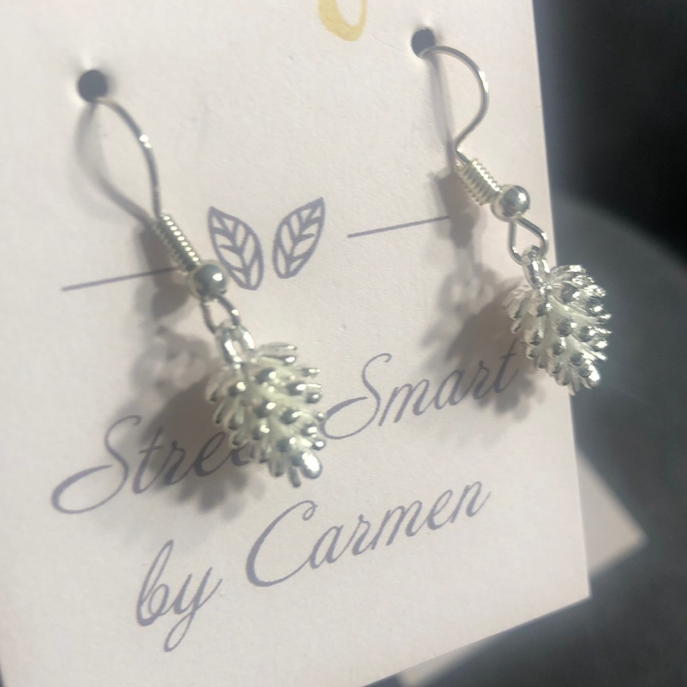 🖐️Handmade// NWT// Statement earrings 😍